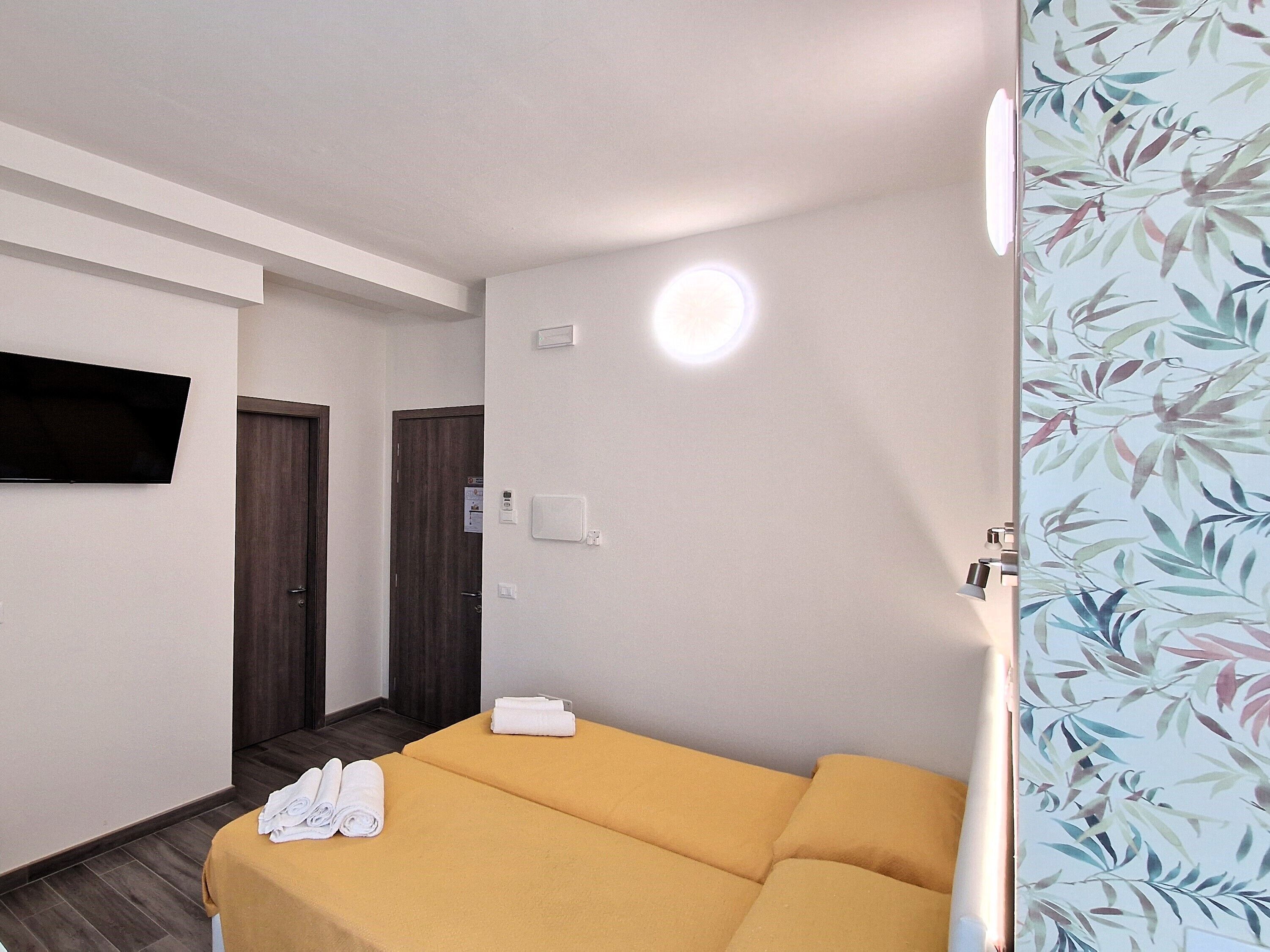 Classic Double or Twin Room | Iron/ironing board, free WiFi