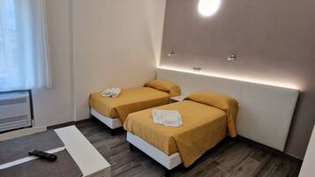 Basic-Zweibettzimmer | BĂŒgeleisen/BĂŒgelbrett, kostenloses WLAN