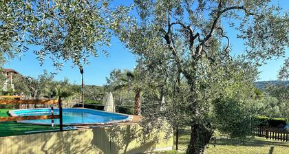 Residence Valle degli Ulivi Three-room apartment 1 in the green with swimming pool, veranda and wi-fi.
