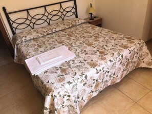 2 soverom, skrivebord, wi-fi og sengetøy