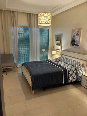 2 bedrooms, iron/ironing board, WiFi