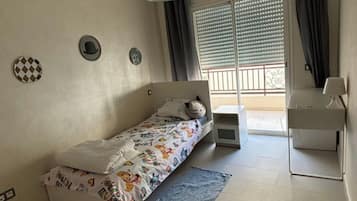 2 bedrooms, iron/ironing board, WiFi