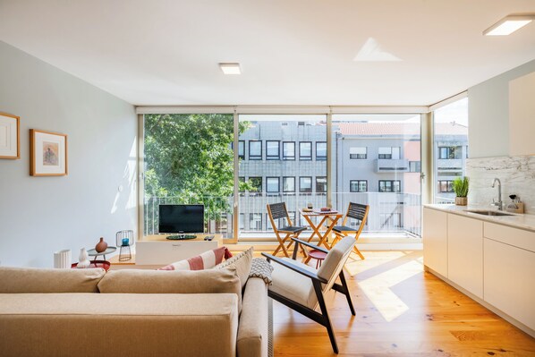 City Apartment, 1 Queen Bed with Sofa bed, Non Smoking, Balcony | Living area - Boavista Executive Central Flat (Porto)