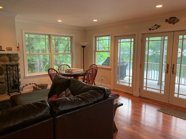 Smart-TV, peis og DVD-spiller