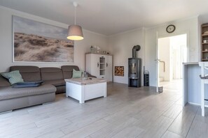 Smart TV y chimenea 