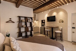 90-cm LCD TV with satellite channels - Cocon D'azur (Cassis)
