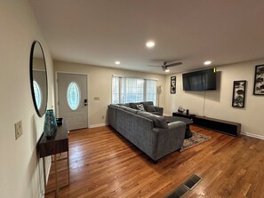 Smart TV, fireplace, books - Charming 3-bedroom house in Athens with WiFi and AC (Athens)