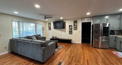 Charming 3-bedroom house in Athens with WiFi and AC