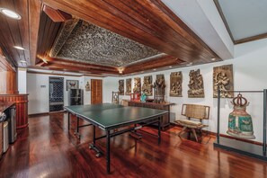 Games room - Naiharn 4br Private PoolVilla near Beach (Rawai)