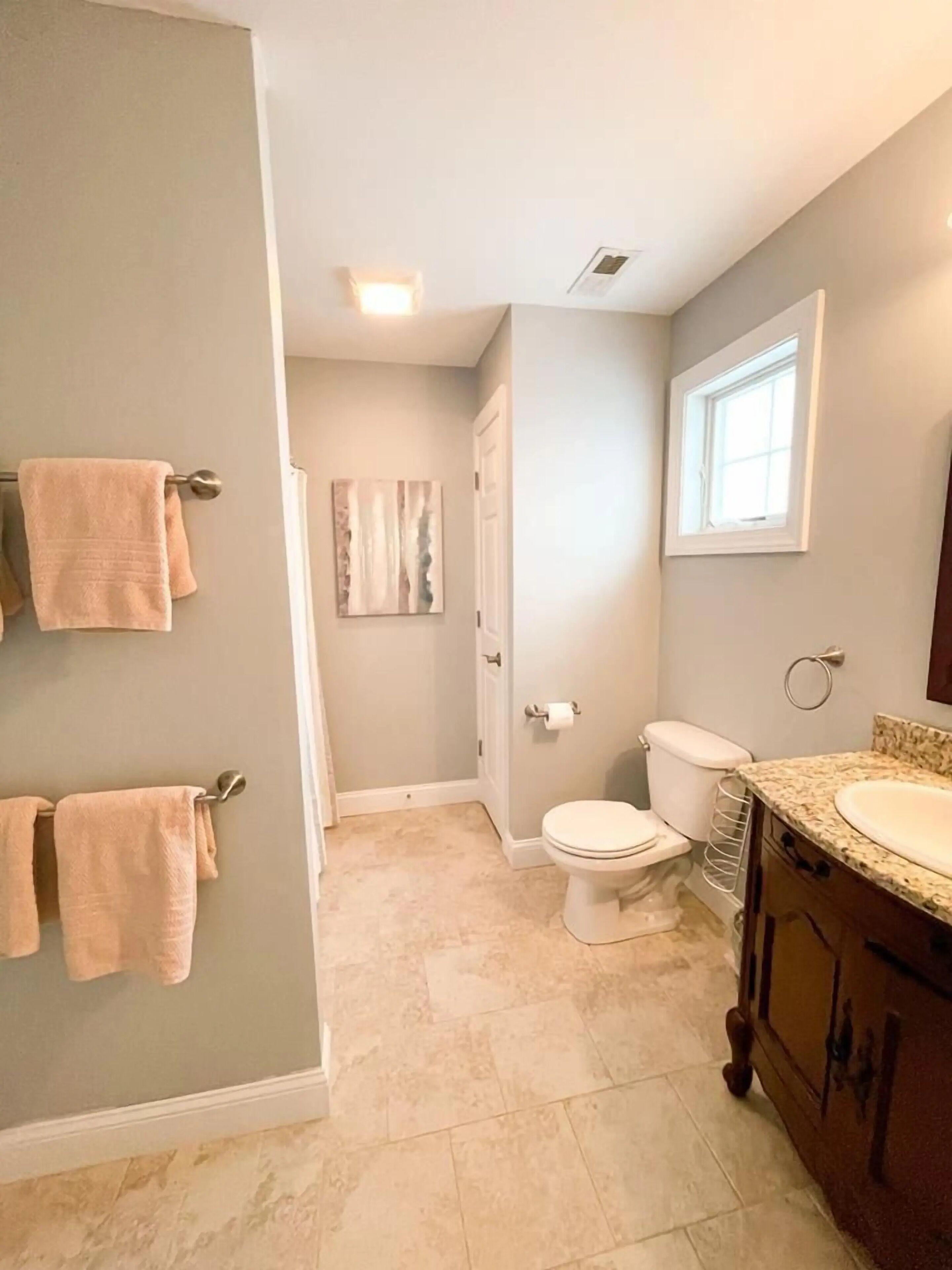 Full bath attached to Queen Suite
