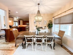 Dining - Poolside Bay Haven: POOL IS OPEN! Beautifully Decorated, Family & Pet Friendly! (Lower Township)