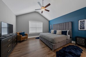 3 soverom, safe på rommet, skrivebord og strykejern/-brett