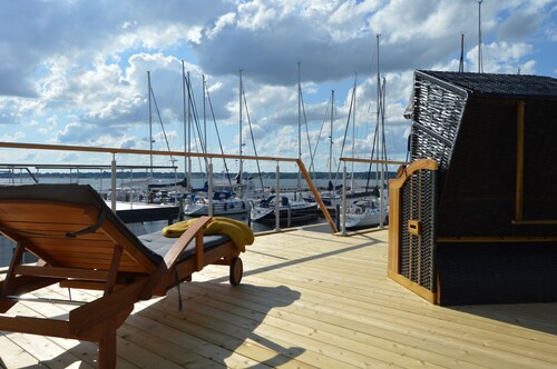 Houseboat Hecht with spacious roof terrace in Schleswig