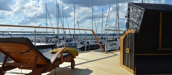 Houseboat Hecht with spacious roof terrace in Schleswig