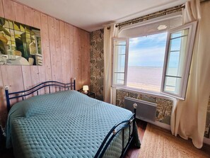 3 bedrooms, travel cot, free WiFi