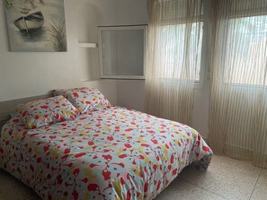 2 chambres, fer et planche à repasser, Wi-Fi, draps fournis