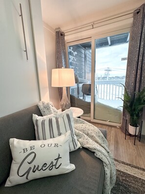 Smart TV, fireplace - Lux 1BR Ski IN/OUT: King+Queen, No Sleeper! @Lift (Snowshoe)