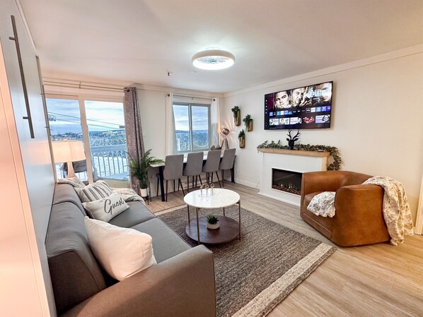 Smart TV, fireplace - Lux 1BR Ski IN/OUT: King+Queen, No Sleeper! @Lift (Snowshoe)