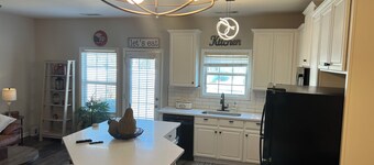 Fabulous 3-bedroom townhome with WiFi and AC in Braselton/ chateau elan area