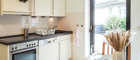 Comfort Condo, 1 King Bed with Sofa bed, Balcony | Private kitchen