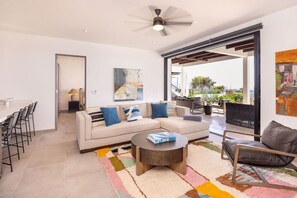 Smart TV - Boutique Ocean Escape with Relaxing Amenities (Los Cerritos)