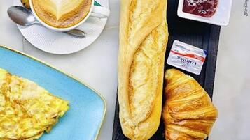 Free daily continental breakfast