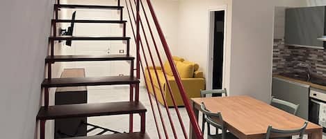 Apartemen Comfort, 1 Tempat Tidur Double dengan tempat tidur Sofa, dapur | Area keluarga