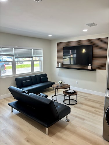 2-bedroom house in charming St. Augustine with WiFi, AC