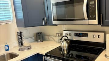 Fridge, microwave, oven, coffee/tea maker