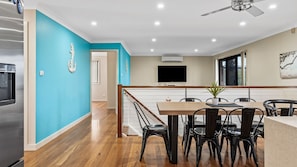 Dining - Seaside Living, Family Style! (The Entrance North)