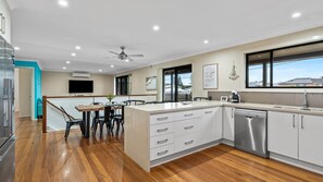 Fridge, microwave, oven, stovetop - Seaside Living, Family Style! (The Entrance North)