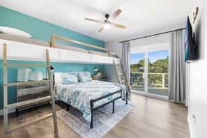 4 bedrooms, desk, iron/ironing board, travel crib