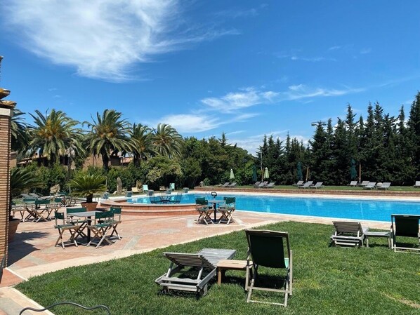 Piscine extérieure (ouverte en saison)