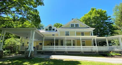 6 Bedroom Cottage at the 500 acre Poland Spring Resort with lots of onsite activities!