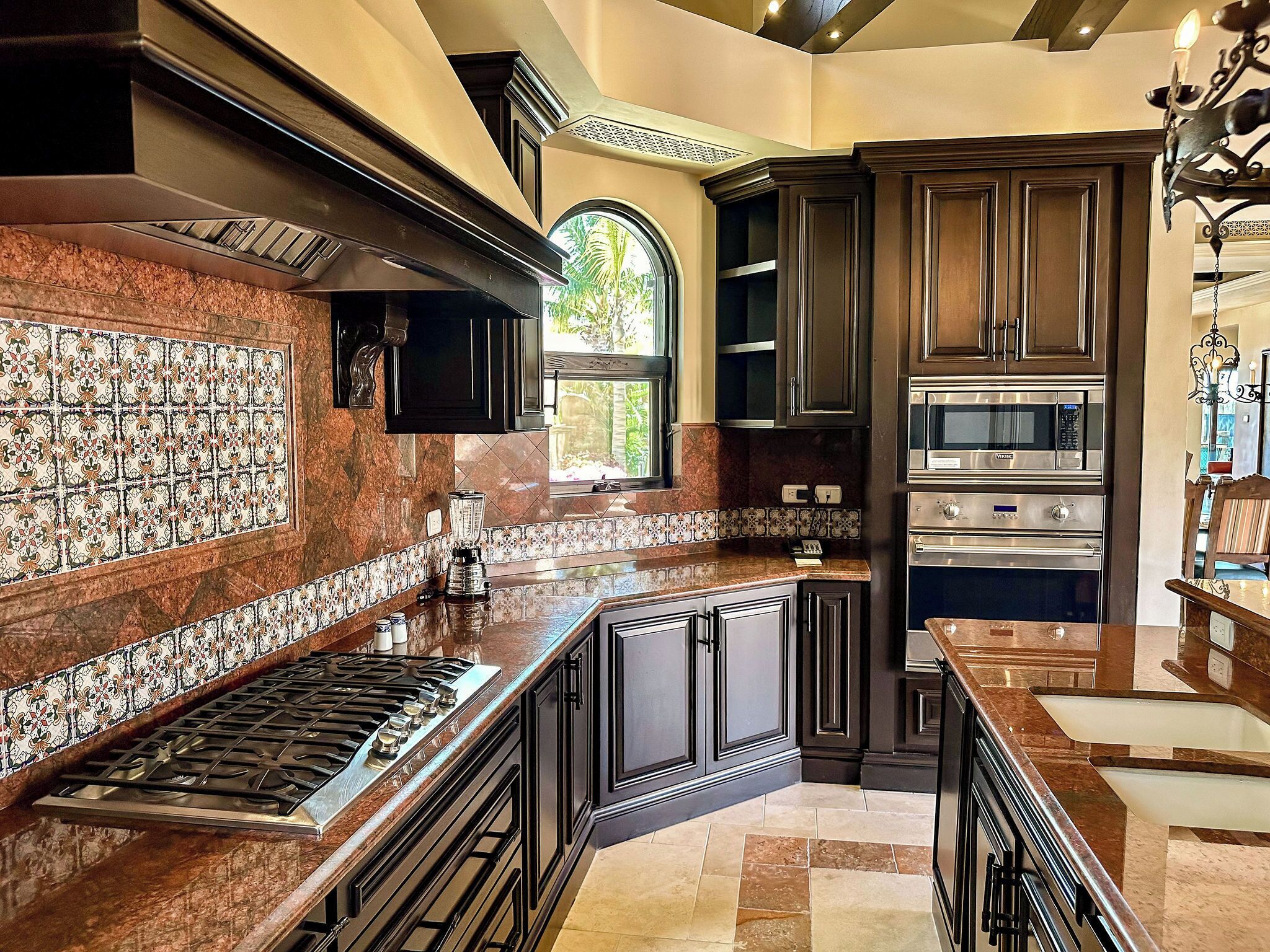 Kylskåp, mikrovågsugn, ugn och spishäll