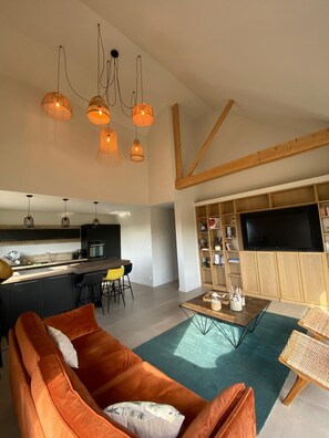 Living area - A brand new, comfortable home, designed with your family vacation in mind. (Landéda)