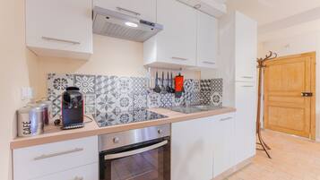 Réfrigérateur, micro-ondes, four, lave-vaisselle