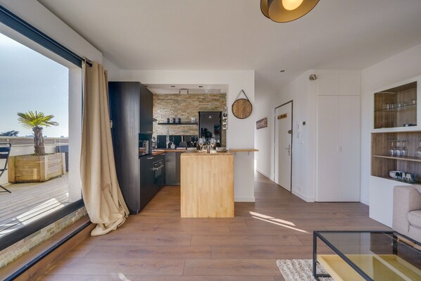 Réfrigérateur, micro-ondes, four, lave-vaisselle