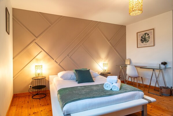 3 bedrooms, iron/ironing board, free WiFi, bed sheets