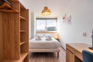 4 bedrooms, iron/ironing board, free WiFi, bed sheets