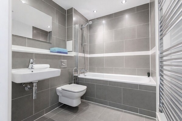 Apartment, 1 King Bed | Bathroom