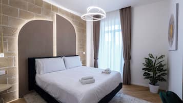 Luxury Townhome | 1 bedroom, desk, laptop workspace, free WiFi