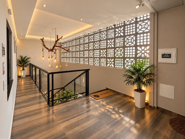 المنشأة من الداخل