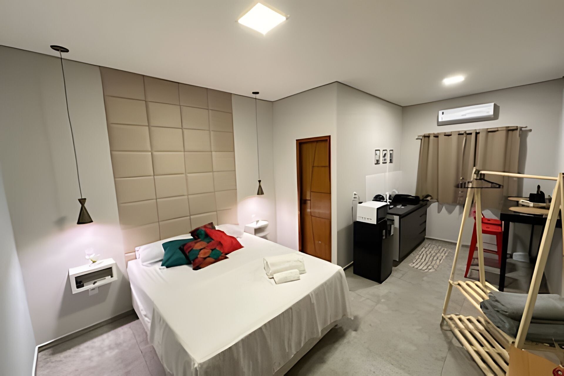 Design Apartment | Premium bedding, Select Comfort beds, laptop workspace, WiFi (free)