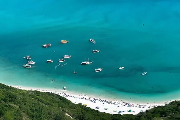 Perto da praia, areia branca