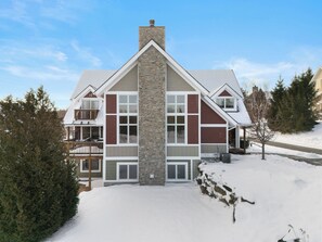 Exterior - Luxury Ski House minutes from Mount Snow - 2 living areas + Pet friendly! (Wilmington)