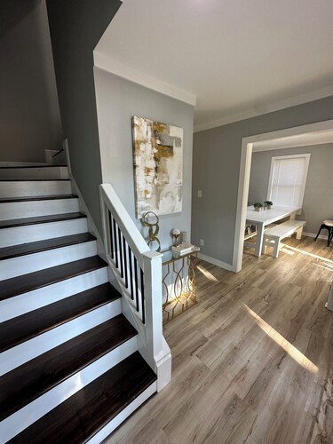 Mini gold and pool spacious 3 level floor home for 14 people 