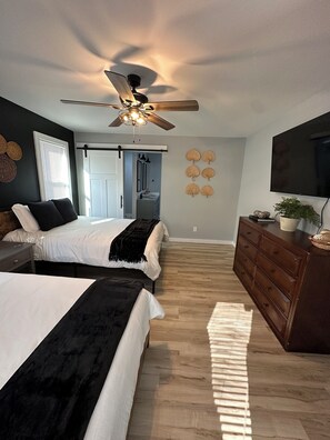 4 habitaciones, tabla de planchar con plancha, wifi y ropa de cama 