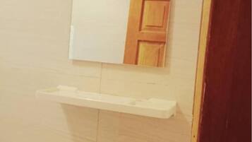 Serviettes fournies, savon, papier toilette