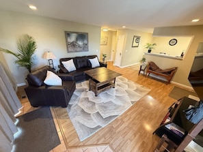 Smart TV, printers - Quiet 2BR • Garage • Yard • EV Charger – Eureka (Eureka)